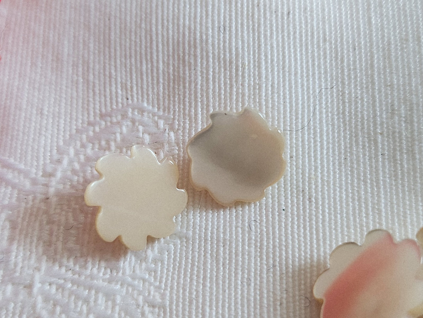 Collection lot 8 boutons vintage en nacre beige  1,1 cm et 1,2 spirale ref 6407