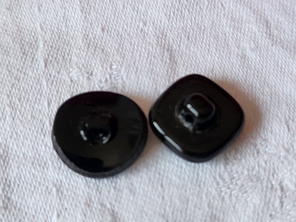 Duo boutons anciens en verre vintage noir doré 1,6 et  1,7 cm G17L