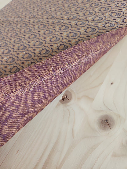 Ancien coupon de tissu vintage violet moutarde paillette 152 cm sur 53 cm B5