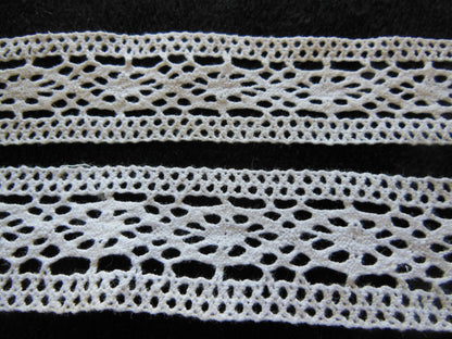 Dentelle large ancienne blanche  entre deux 1 mètre 35 sur 3,4  T1-22