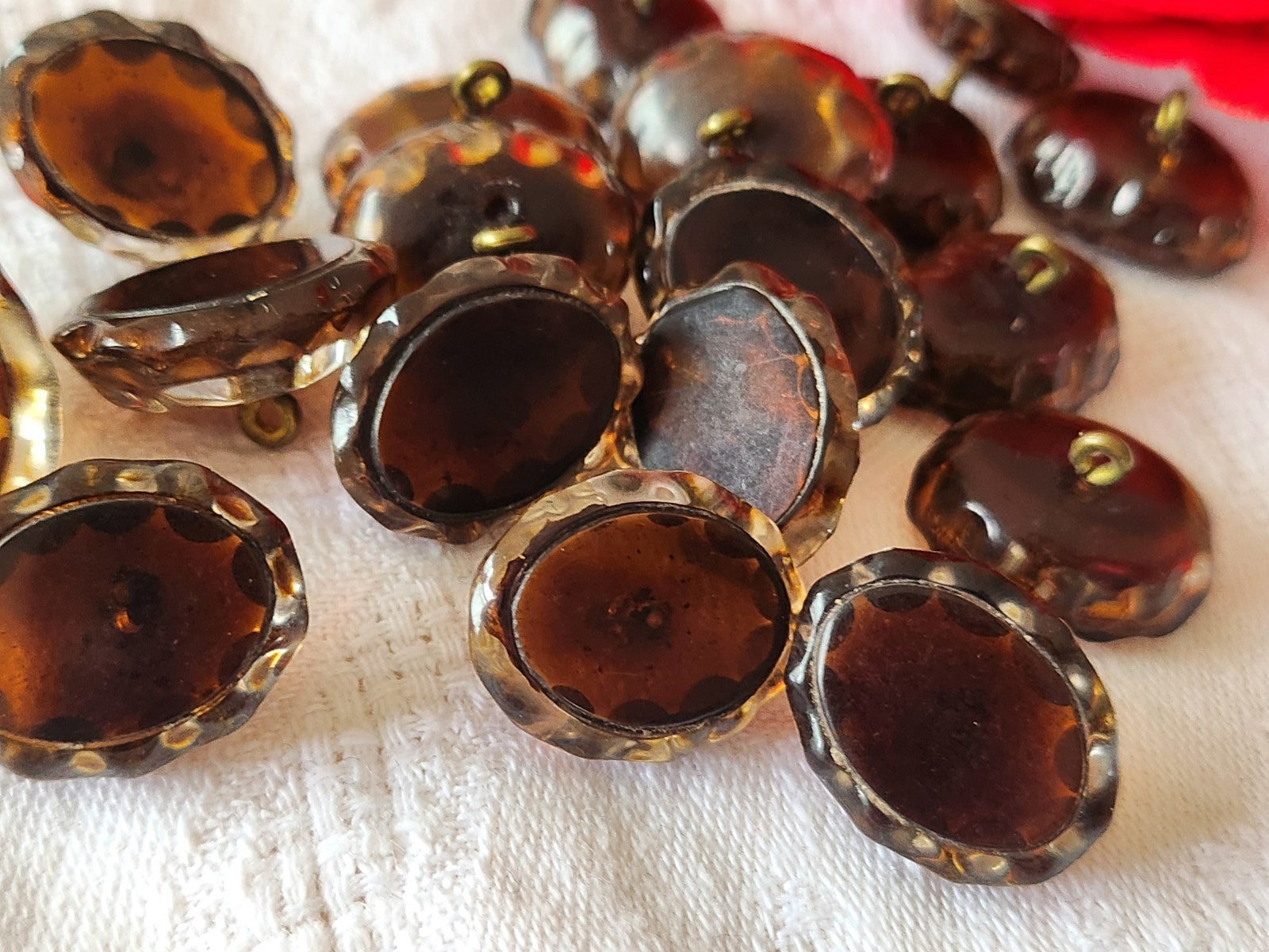 Lot 6 boutons anciens effet strass marron 1,6 sur 2 cm pied métal ref 5995
