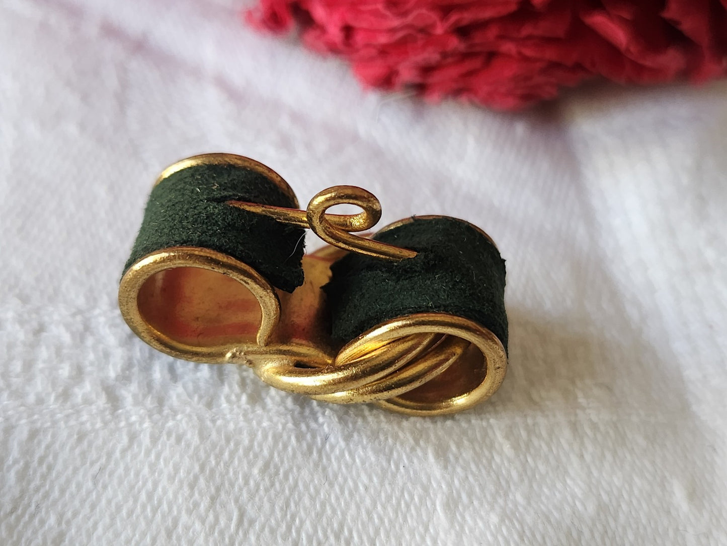 Collection bouton ancien en métal ornement parurier vert 2,6 cm G14K