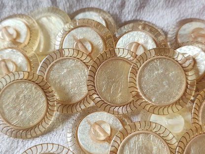Lot 6 boutons vintage coeur créme satiné nacré pied 2,3 cm ref 2742