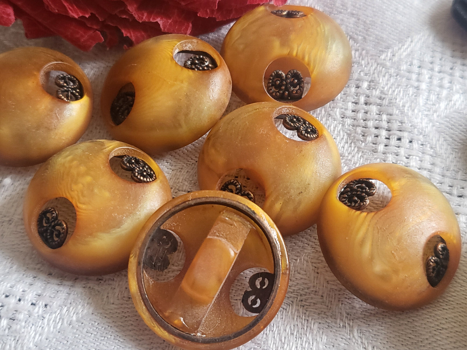 Lot  7 boutons vintage camaïeu orange ajouré pied jolis  2,2 cm ref 5119