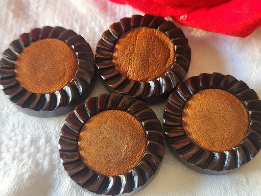 Lot 5 gros boutons vintage coeur en cuir marron épais 3 cm pied ref 6156