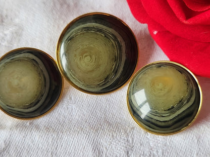 Trio gros  boutons vintage  metal coeur veiné vert  3,2 et 2,7 cm ref 1828