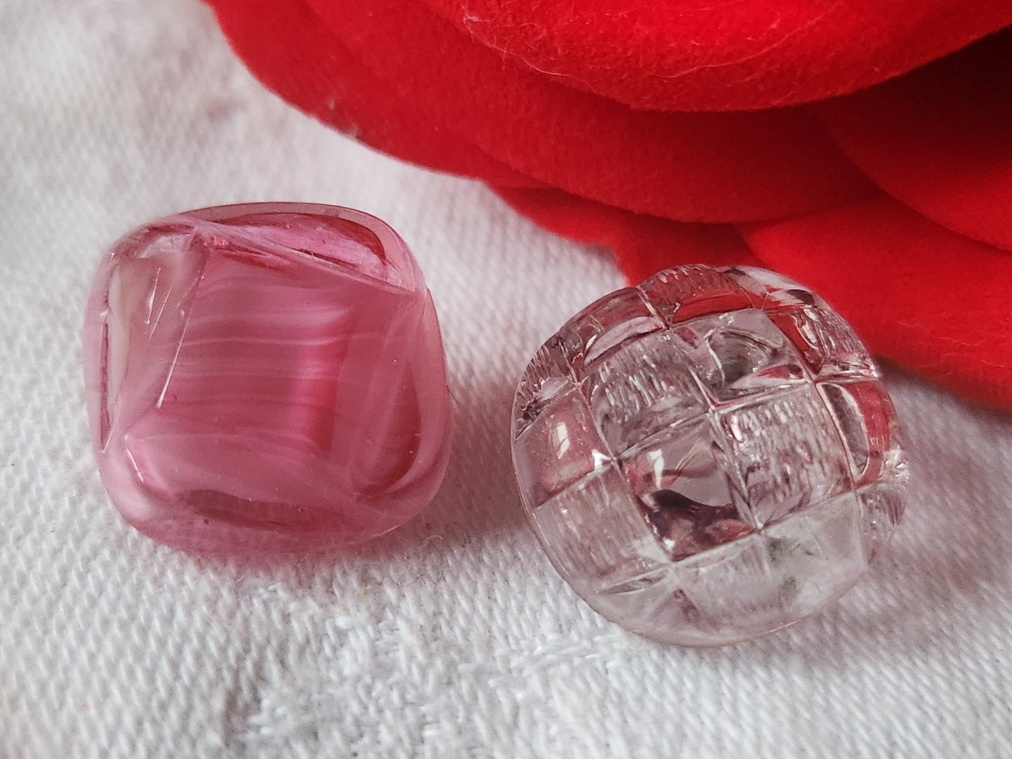 Duo boutons anciens en verre rose violet vintage 1,6 et 1,7  cm D9O
