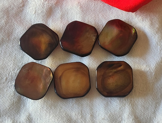Lot 6 boutons ancien en nacre laiteuse marron carré pied vintage 1,9 cm ref 6172
