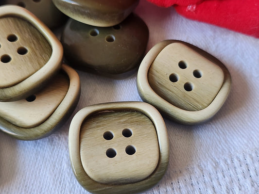 Lot 6 boutons vintage vert créme épais mat trous 2,2 cm ref 2667