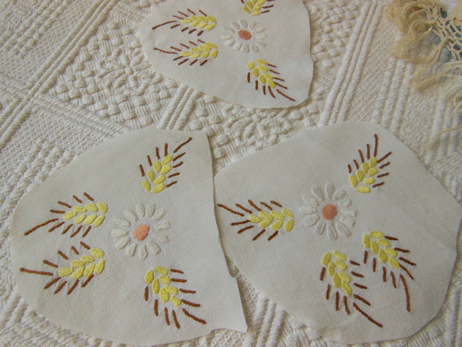 Trio broderies ancienne bouquet champêtre marguerite création couture   T3-24