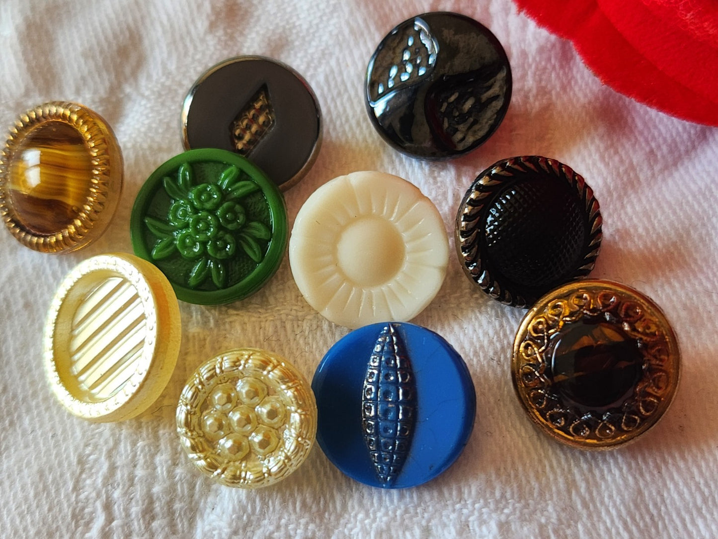 Lot 10 boutons anciens en verre multicolore  panaché 1,1 à 1,4 cm ref 6063