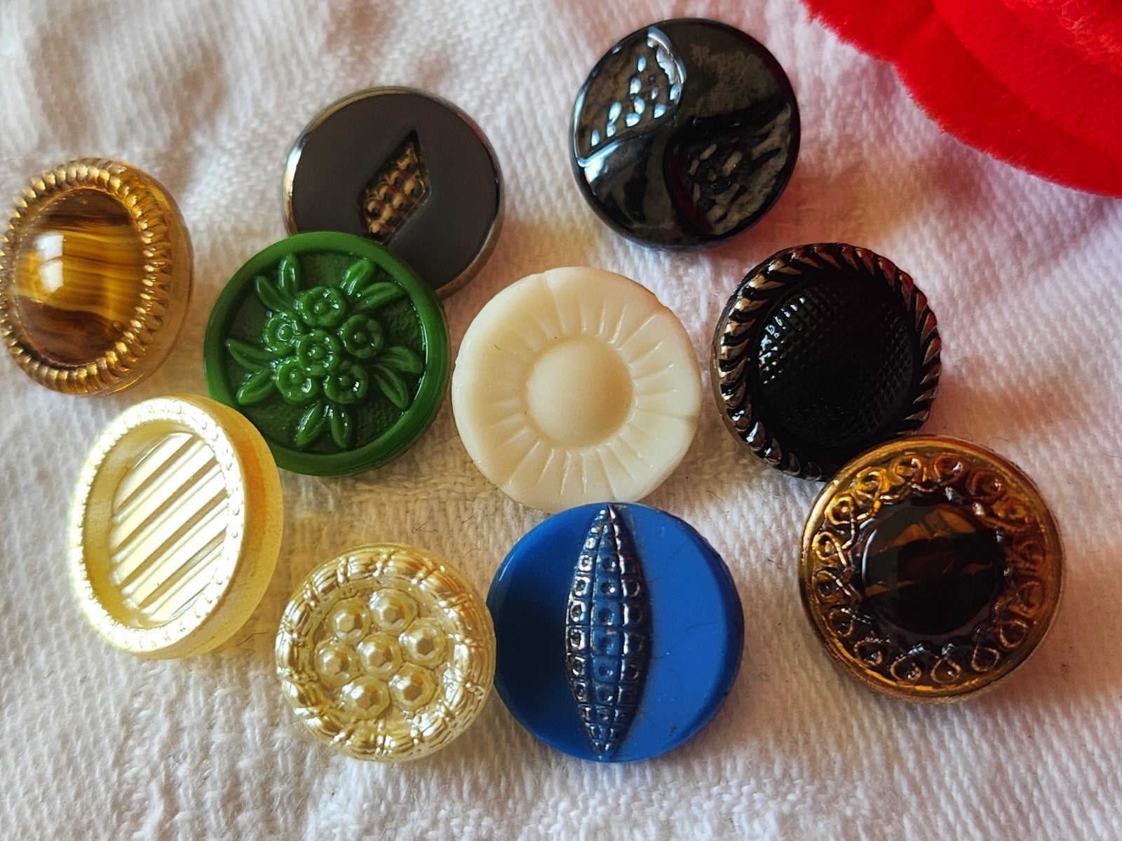 Lot 10 boutons anciens en verre multicolore  panaché 1,1 à 1,4 cm ref 6063