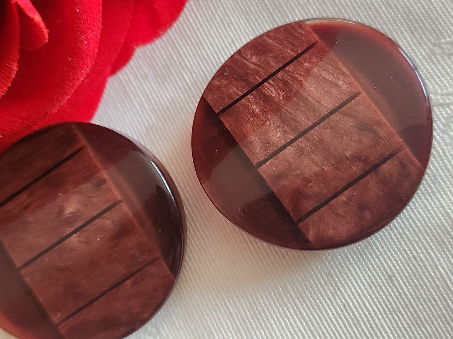duo gros boutons vintage inclusion lie de vin e pied  3,3 cm ref 6377