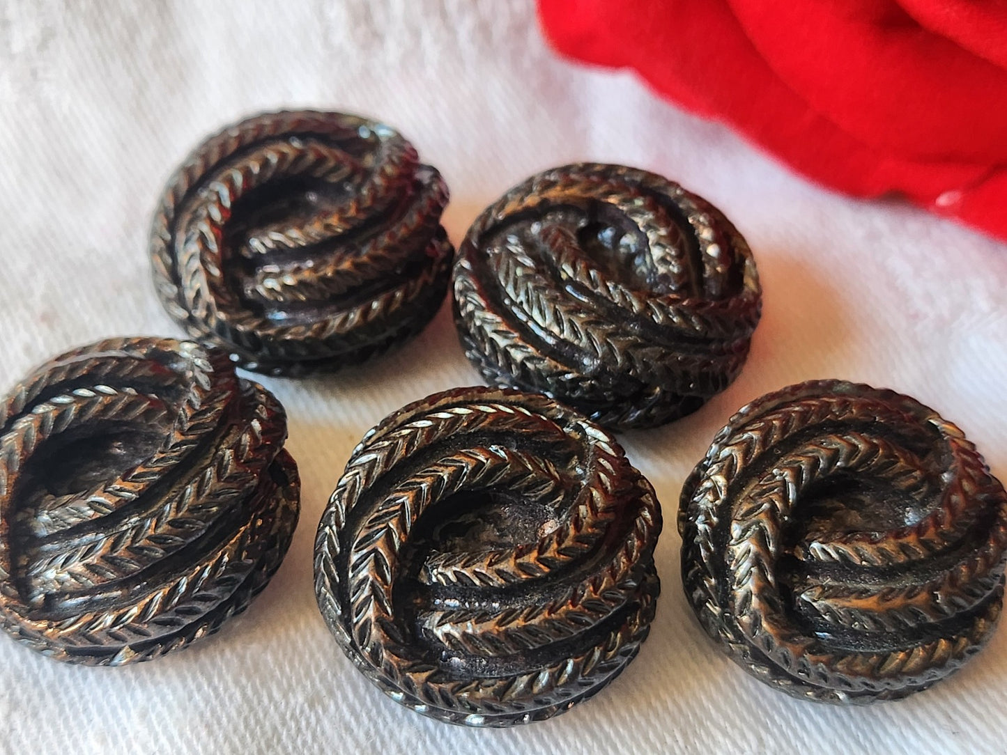 Lot 5 volumineux boutons vintage resine pied 2,2 cm ref 2584