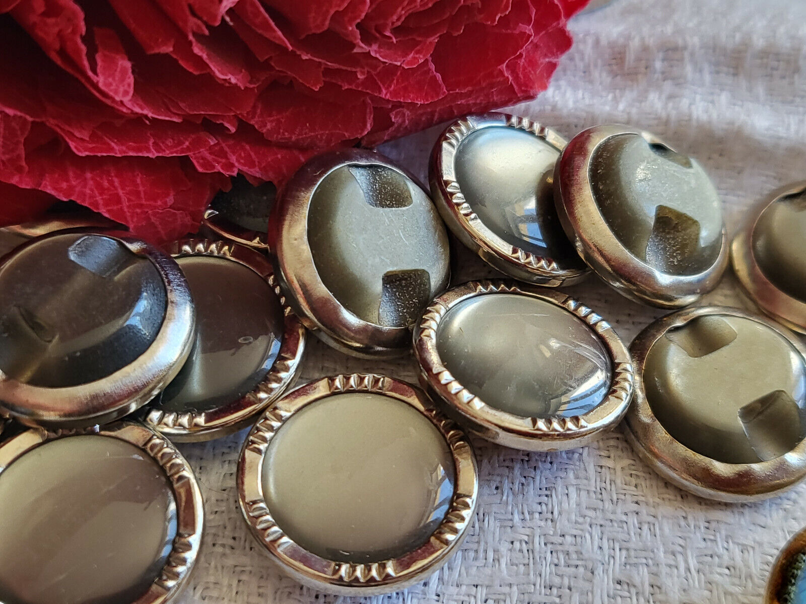 Lot 15 boutons vintage lumineux gris métal à pied  1,5 cm ref 5440