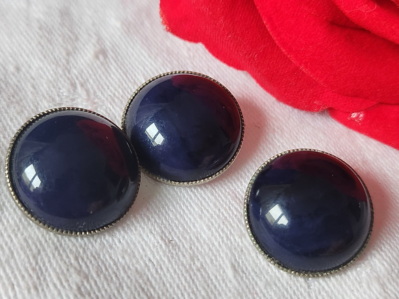Trio  boutons vintage en métal argenté bombé bleu ancien 1,8 cm D6M