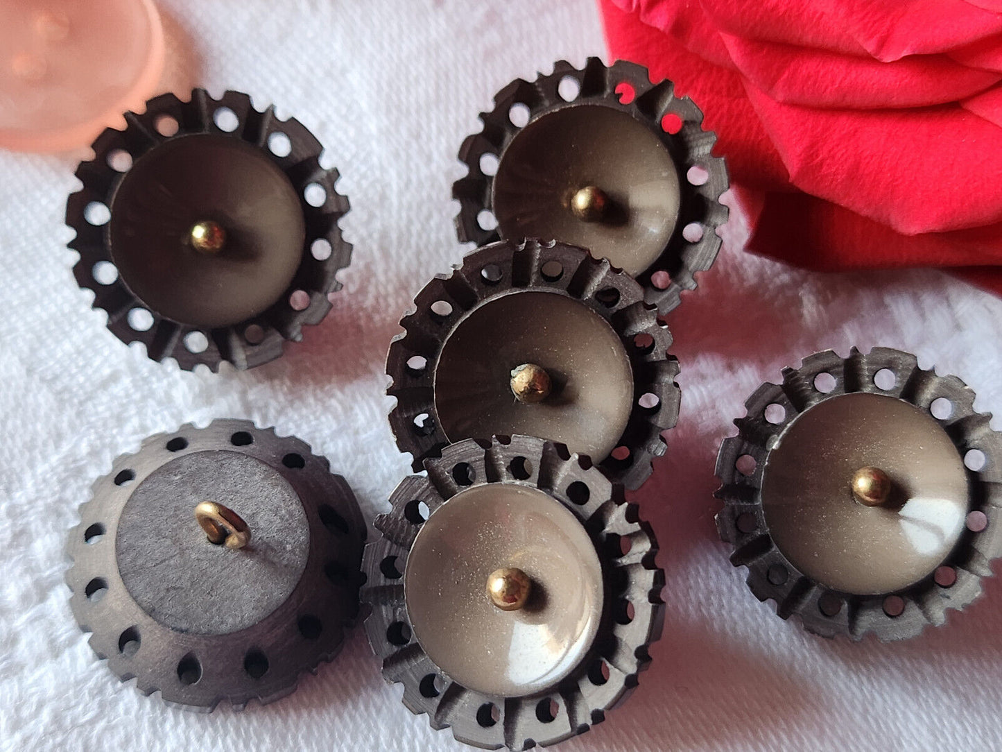 Collection lot 6 boutons anciens marron ajouré pied métal 1,9 cm ref 2104