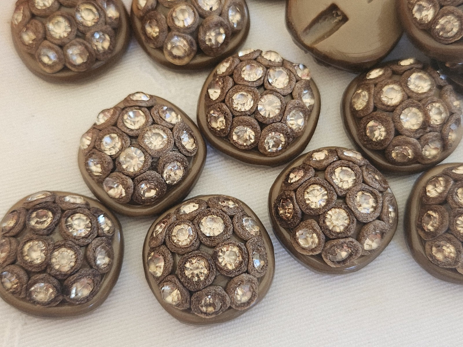 Lot  6 boutons vintage parurier résine strass marron pied 20 mm ou 2 cm ref 6293