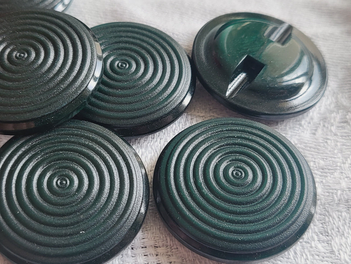 Lot 9 / 7 / 12  boutons vert spirale à pied vintage 1,7 cm à 2,7 cm