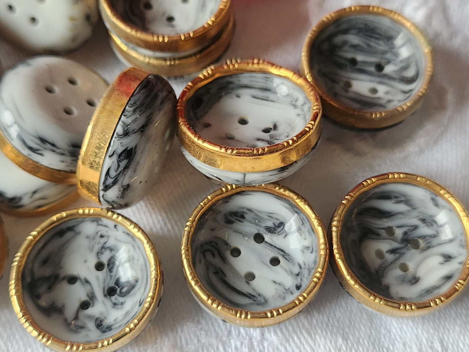 Lot 6  boutons vintage gris moucheté doré superbe 2,1 cm  ref 2065