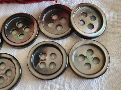 Lot 7 boutons anciens en nacre gris haut rbord  2 cm ref  4864