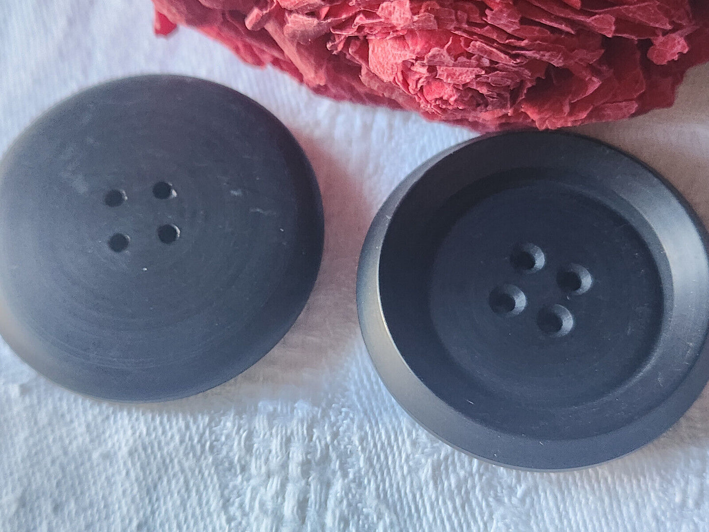 Duo gros boutons vintage noir mat trous   3,9 cm XXL veste ref 4579