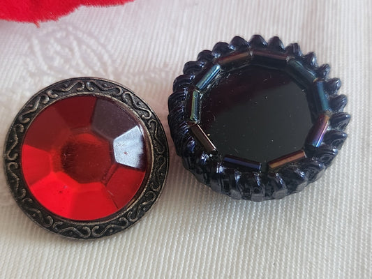 Duo jolis boutons vintage bijoux metal et perle 2 et 2,2 cm D15A