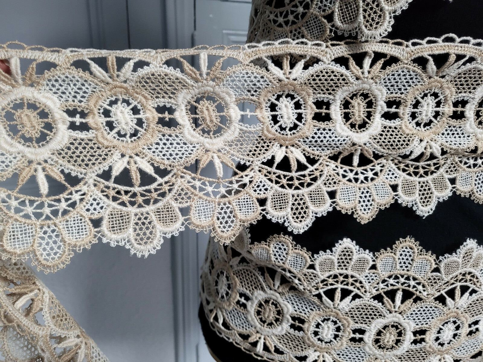 Très large et belle dentelle vintage ancienne style macramé 3 mètres  15,5 cm A1