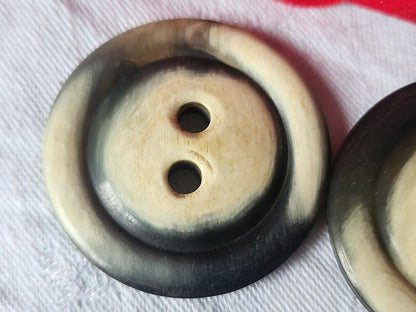 Duo gros boutons anciens en corne creme XXL 3,9 cm ref 1902