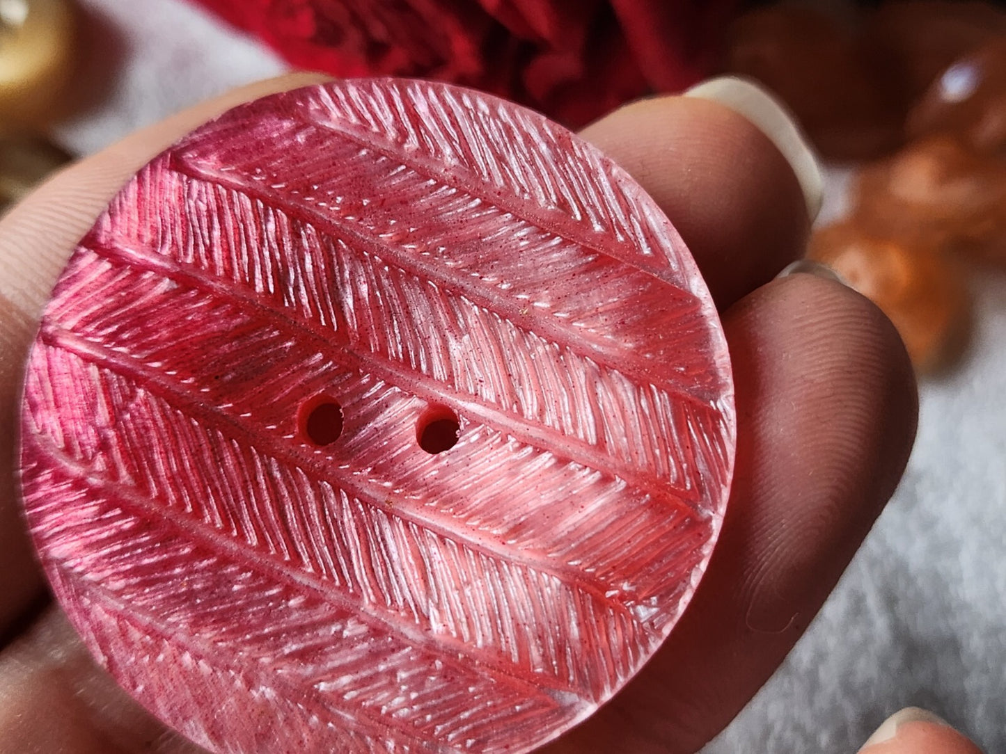 Enorme bouton vintage camaïeu rose à trous 4 cm ref 1421