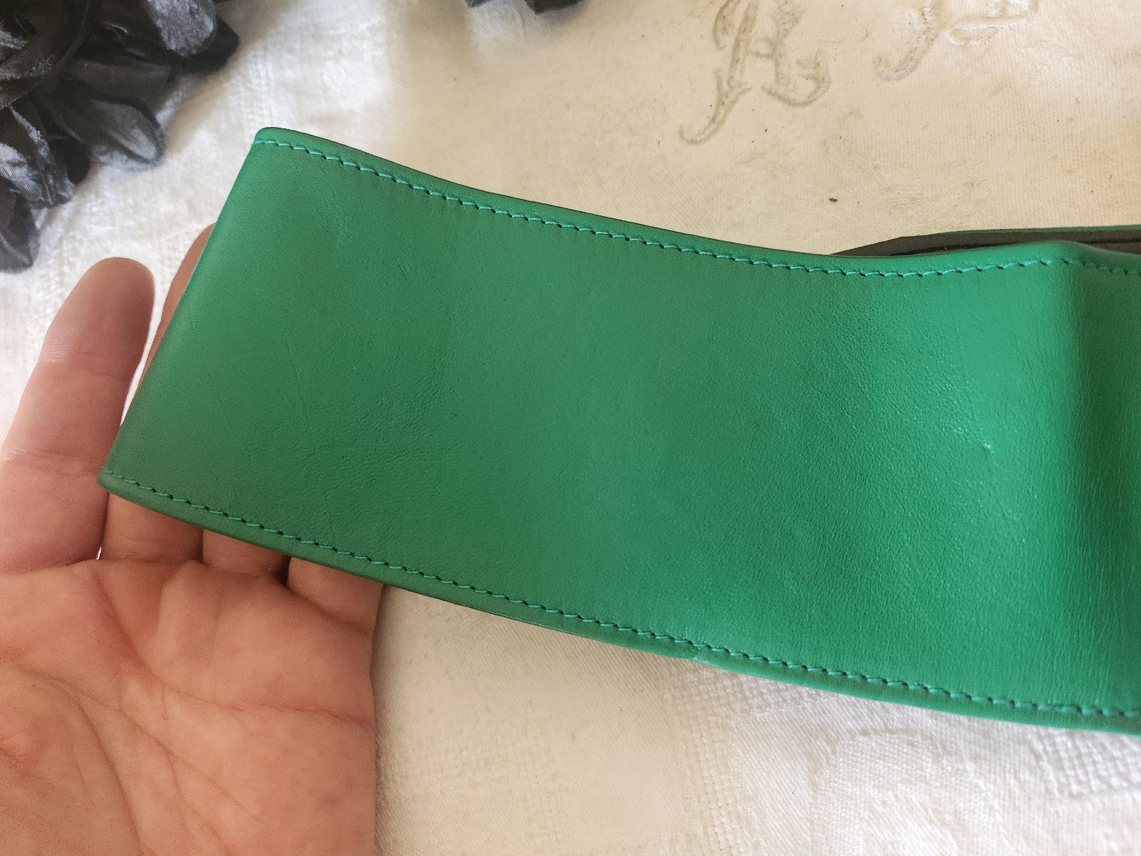 Ceinture ancienne vintage large verte jolie 72 cm à 76 cm A4