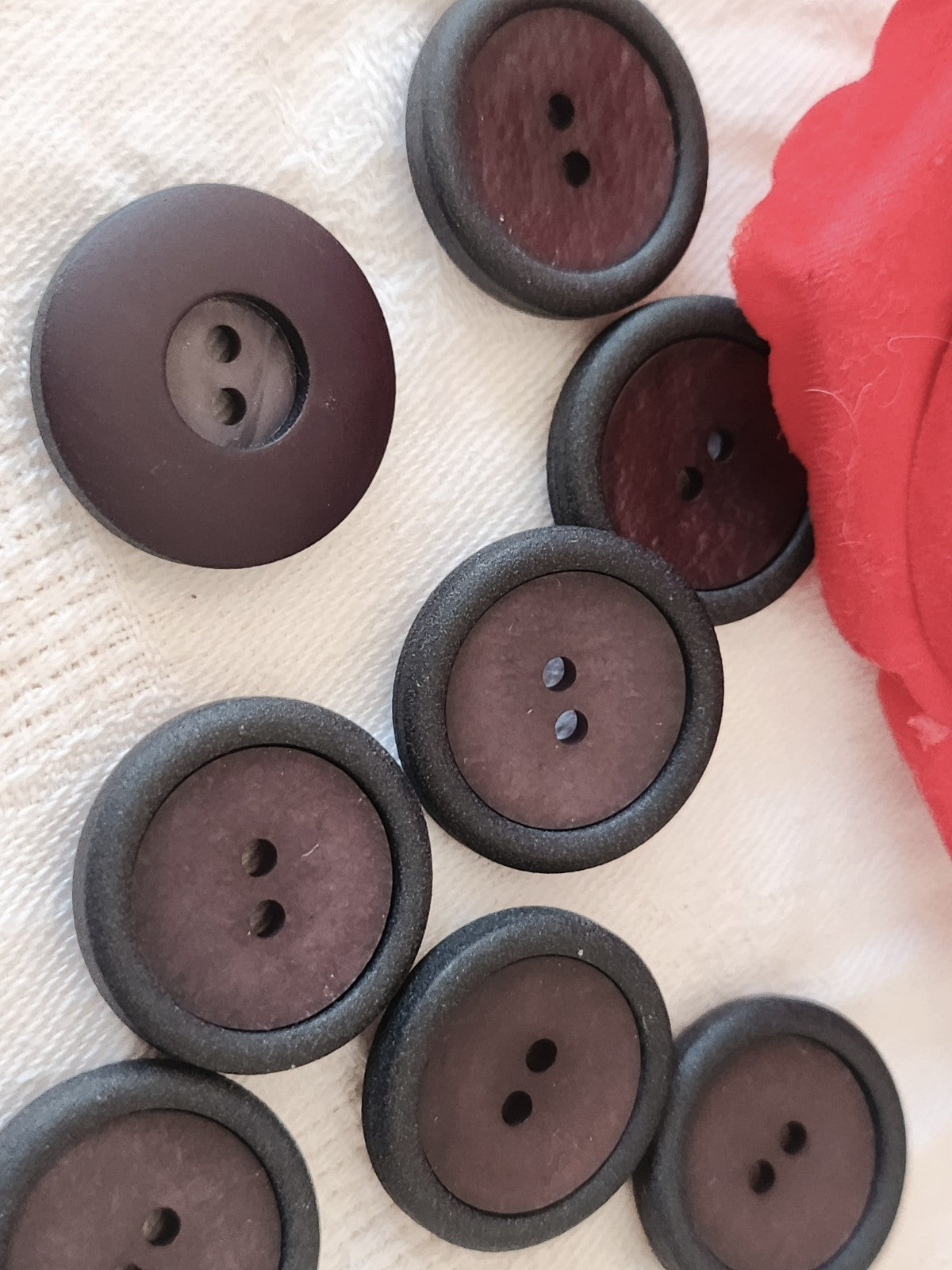 Lot 8  boutons vintage violet deux tons à trous ref 3875