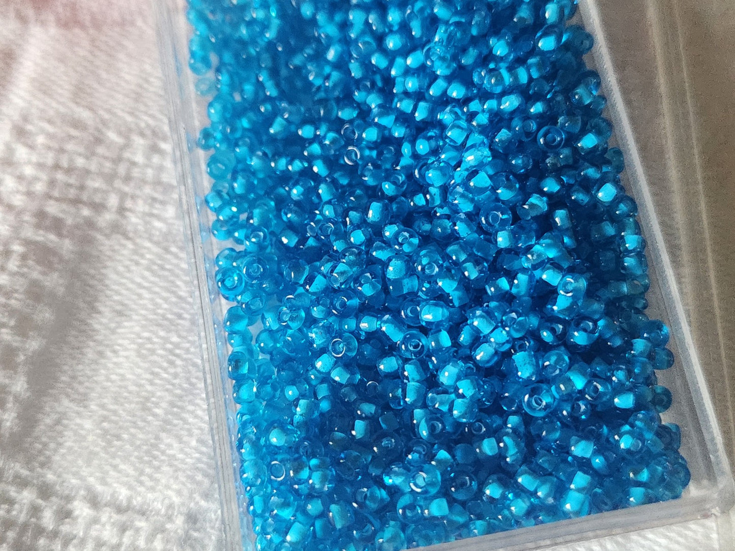 Lot environ 20 grammes de perles de rocaille bleu   n°15