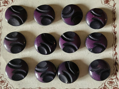 Lot  24 boutons anciens en corozo violet travaillé  plaque pied  1,4 cm n°34