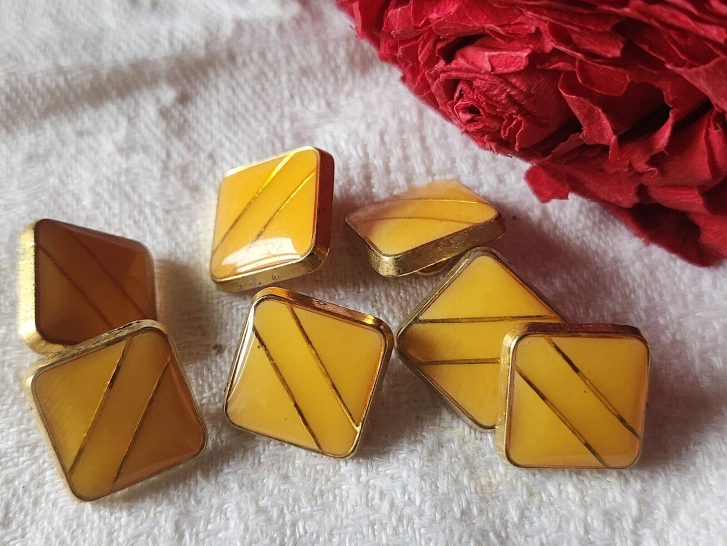 Lot 6boutons vintage en métal jaune carré pied doré 1,2 cm ref 1101