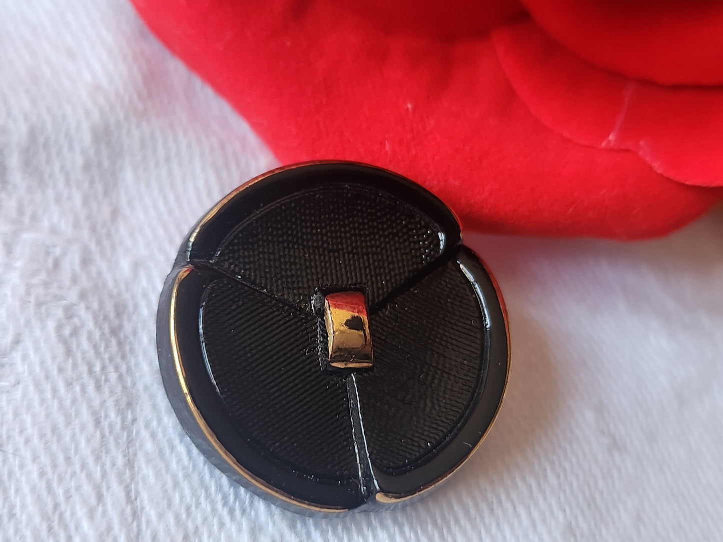 Bouton vintage en verre noir et doré à pied 2,2 cm ancien D2D