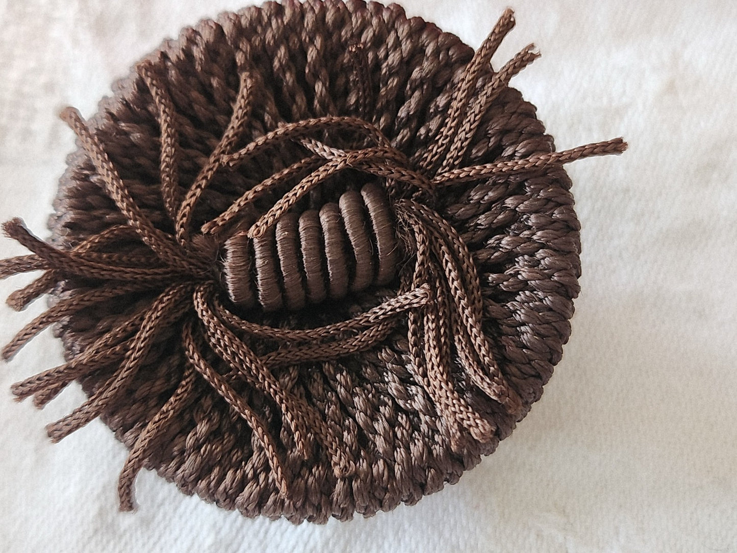 Enorme bouton ancien en passementerie marron 4,5 cm ref 6010