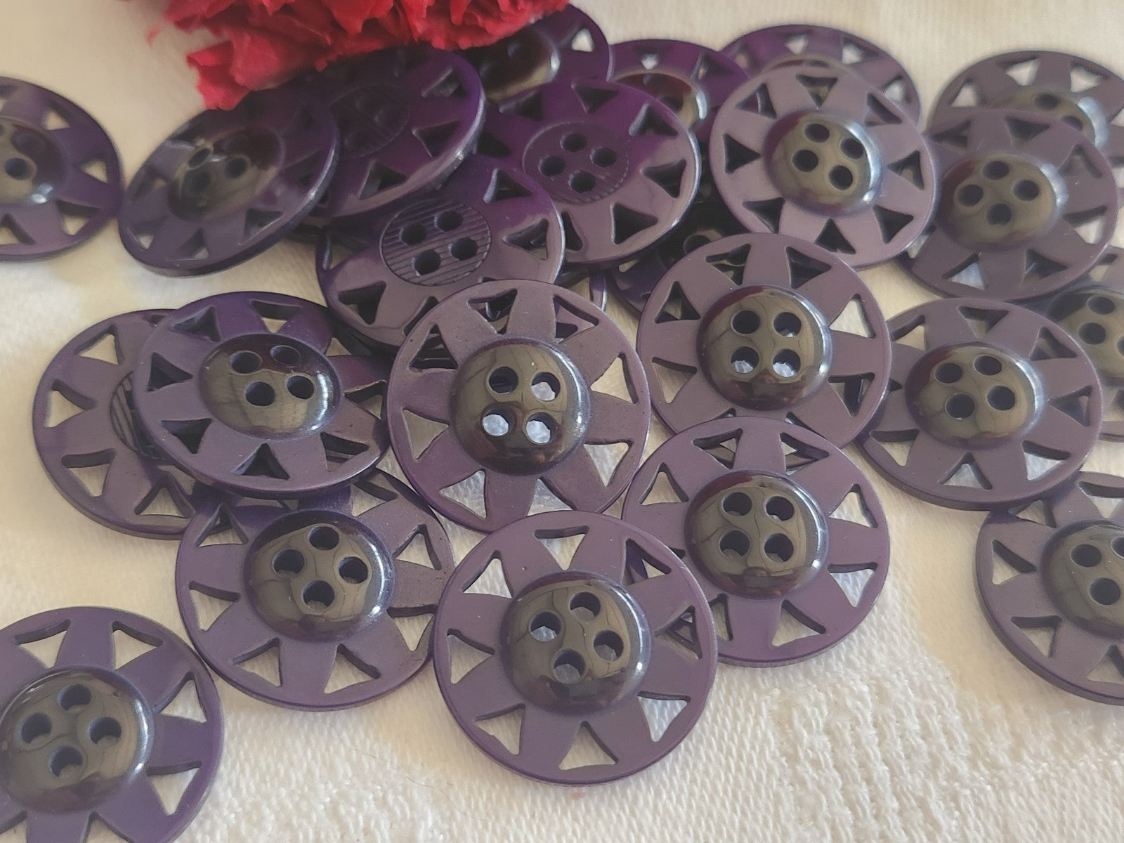 Lot 12 boutons bicolore ajouré violet  deux tons diamètre 2 cm ref 890