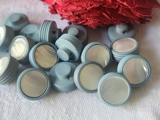 Lot 10 boutons anciens en nacre bleu pied petits 1,2 cm  ref 3745