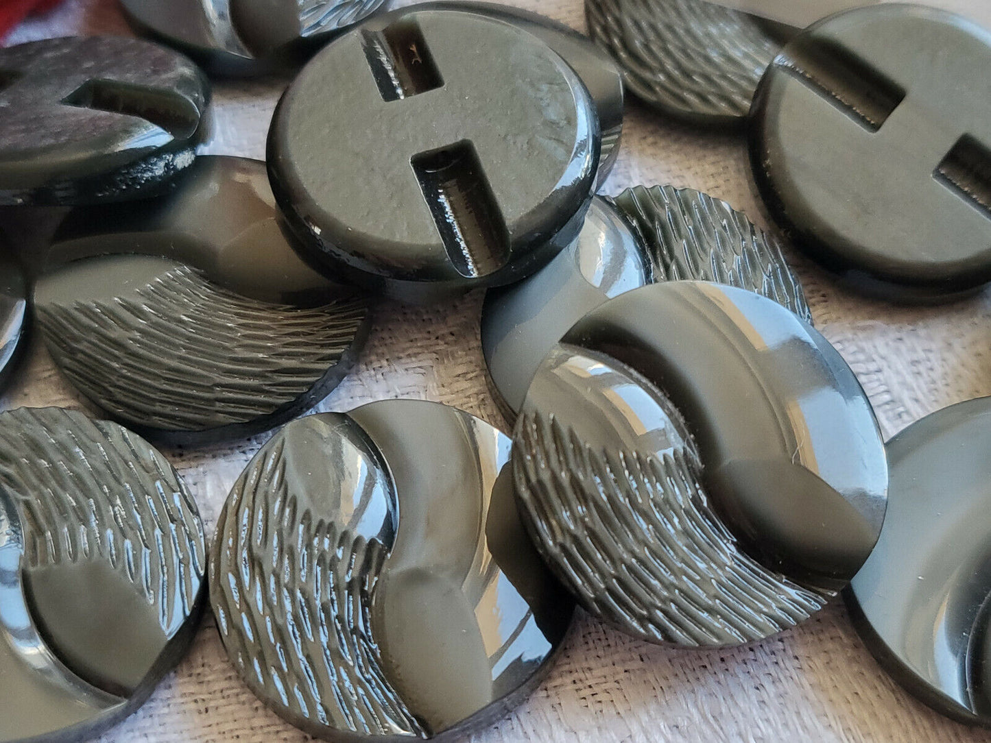 Lot 6 boutons vintage lumineux gris travaillé à pied 2,2 cm  ref 3499