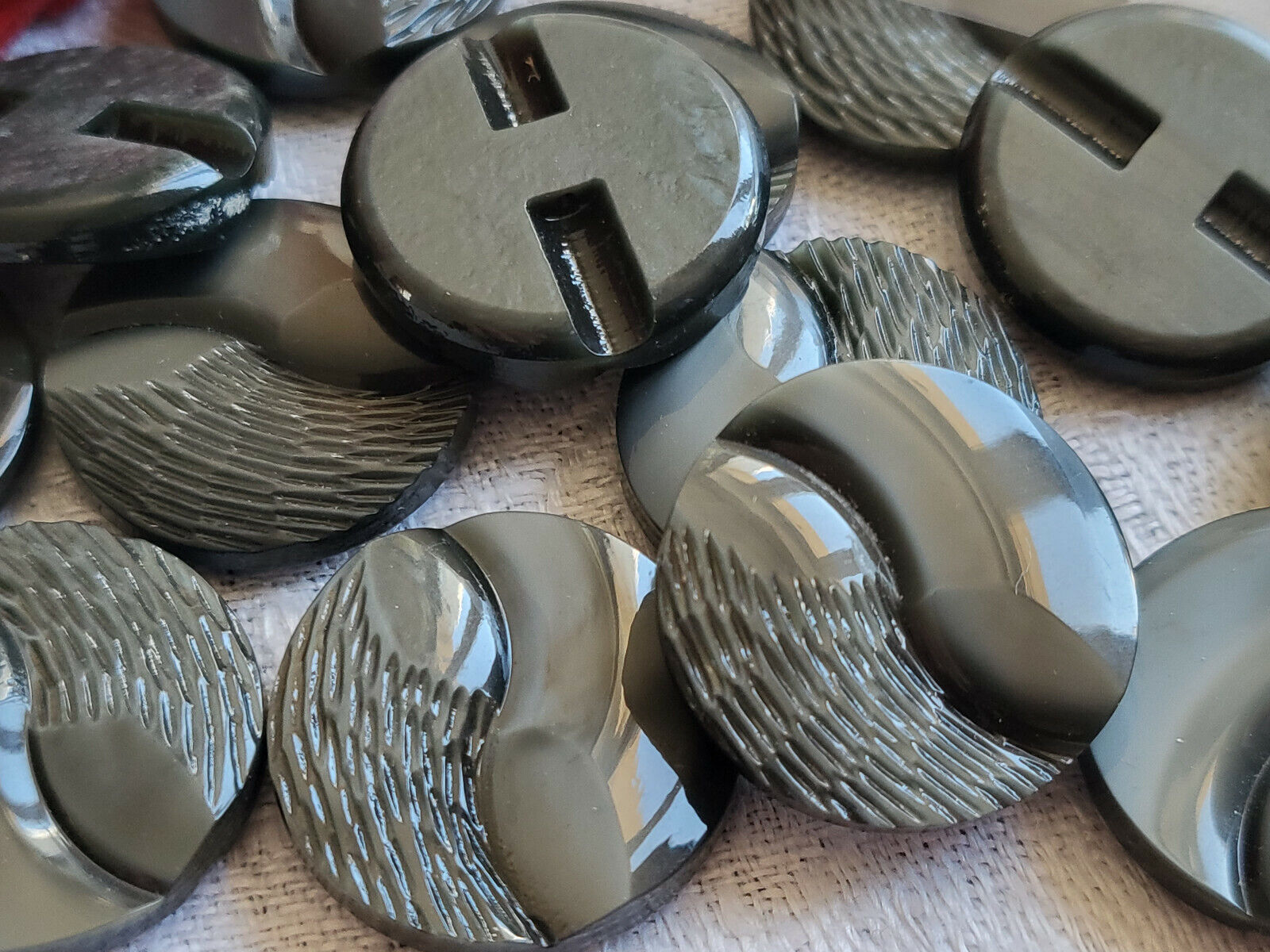 Lot 6 boutons vintage lumineux gris travaillé à pied 2,2 cm  ref 3499