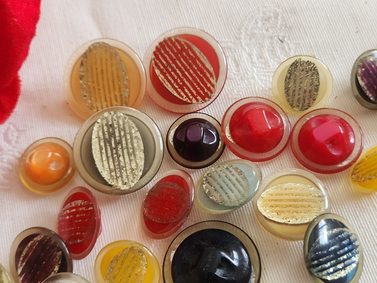 Lot 30 boutons vintage panaché mm modèle  paillette 1,5 à 2,2 cm ref 6369
