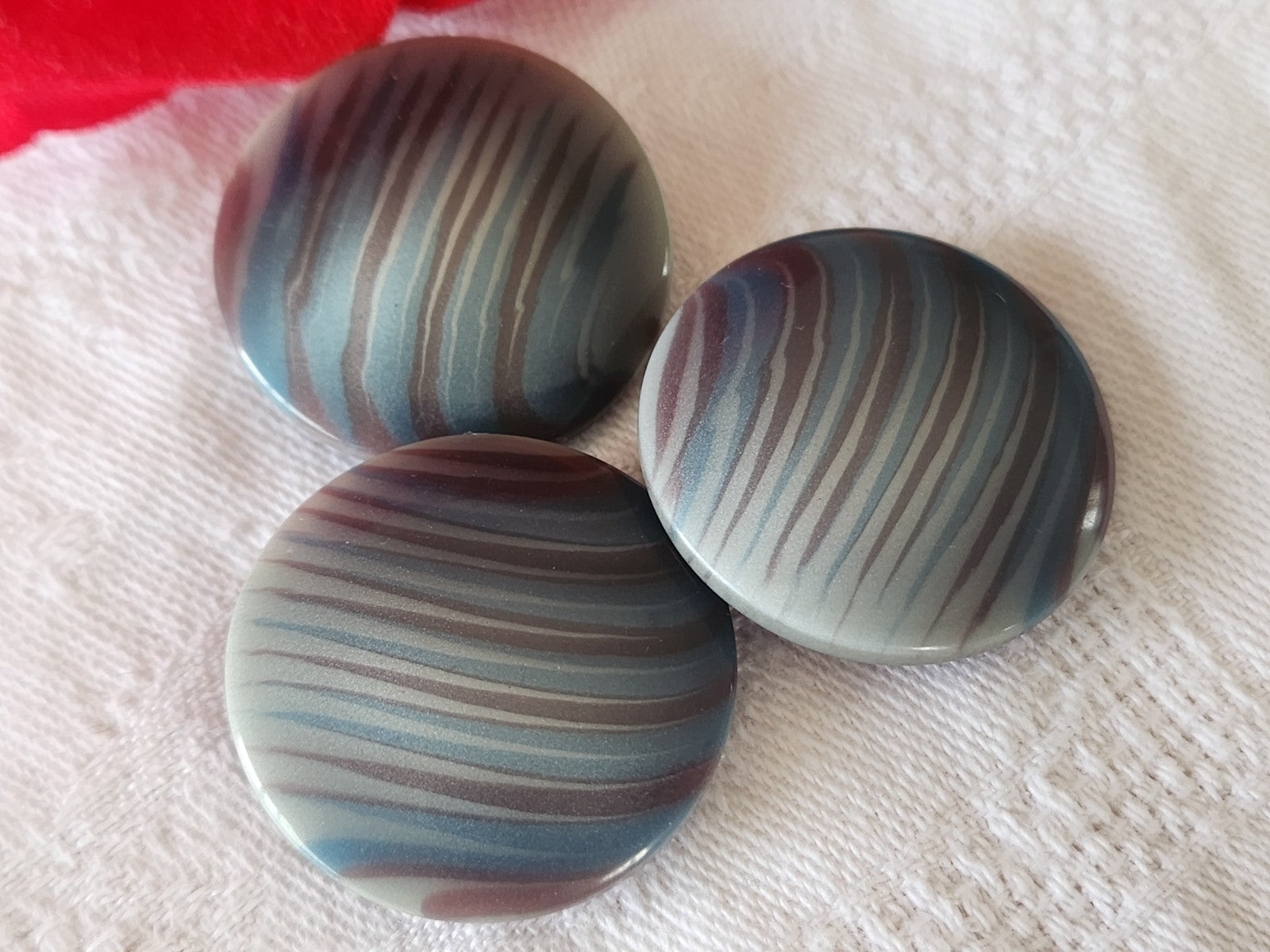 Trio  gros boutons vintage à pied bleu à vague 2,8 cm ref 6406