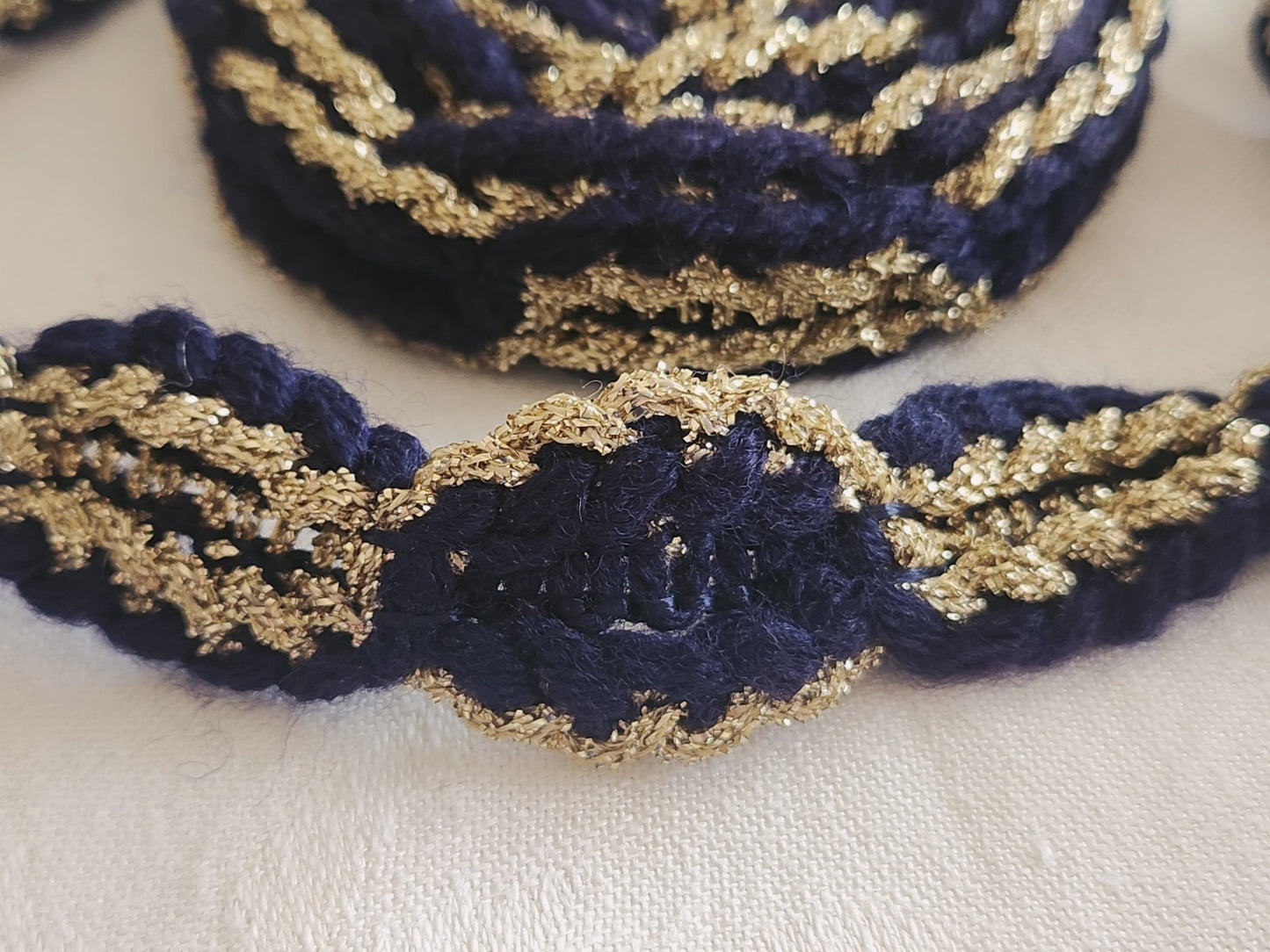 Galon vintage bleu foncé et doré épais 2 mètres 40 sur 2,1 cm A5