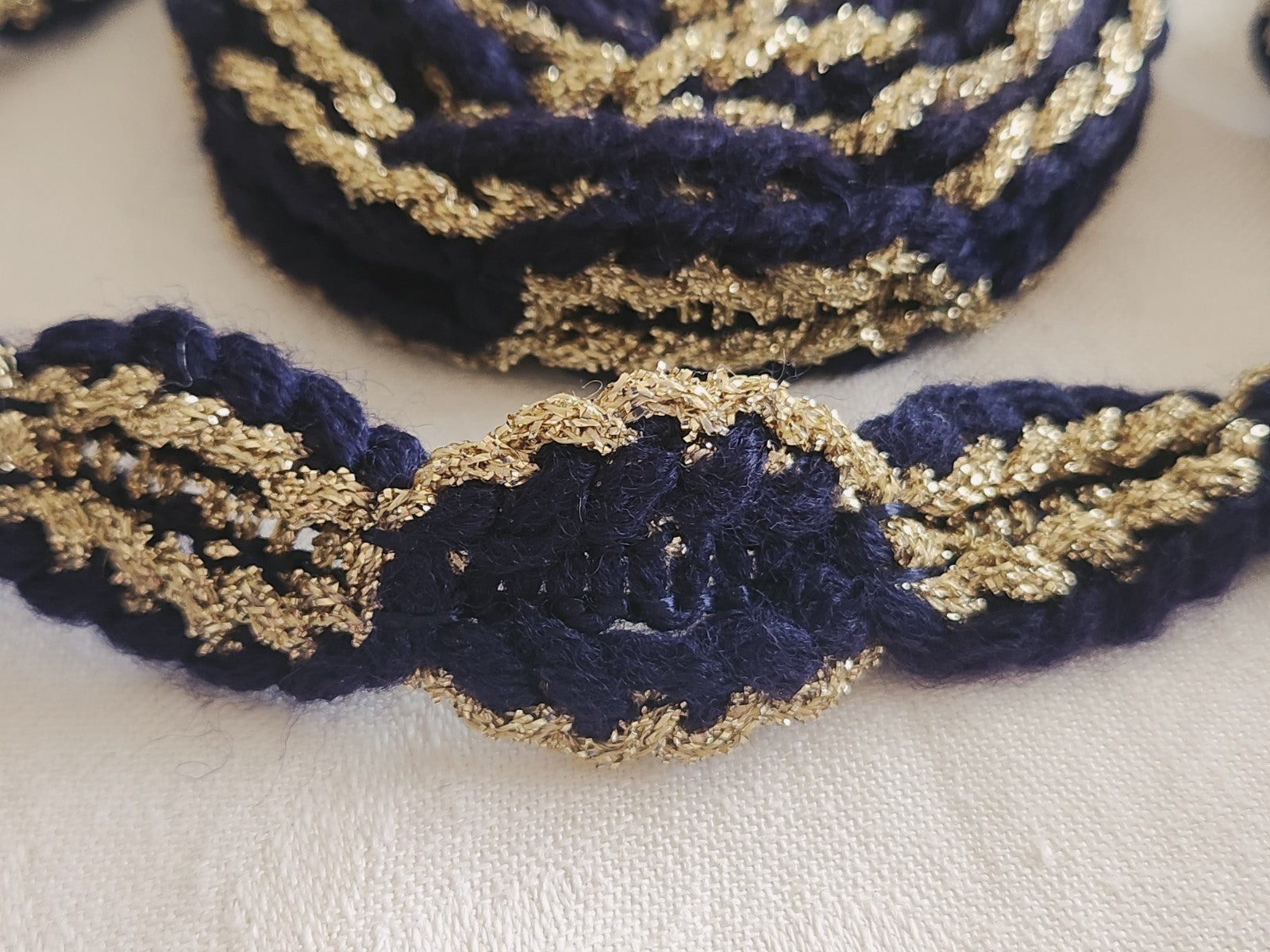 Galon vintage bleu foncé et doré épais 2 mètres 40 sur 2,1 cm A5