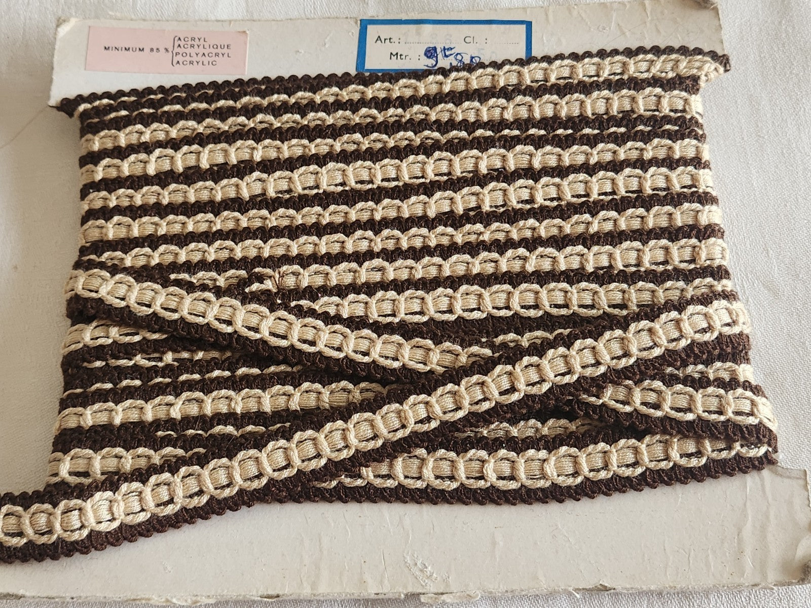 Galon vintage beige marron sur plaque 6 m 70 sur 1,8 cm A5
