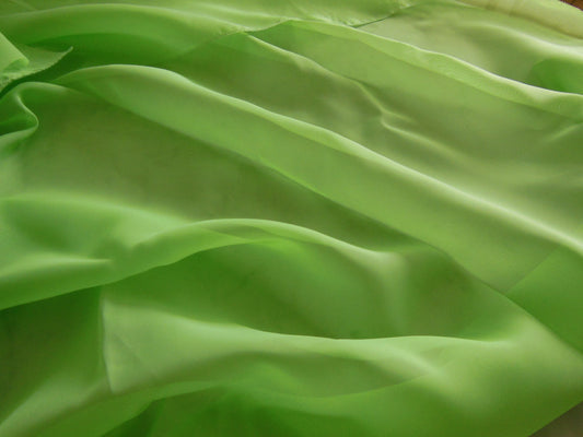 Coupon tissu pétillant  voilage vert bas plombé 78 cm sur 97 cm B3