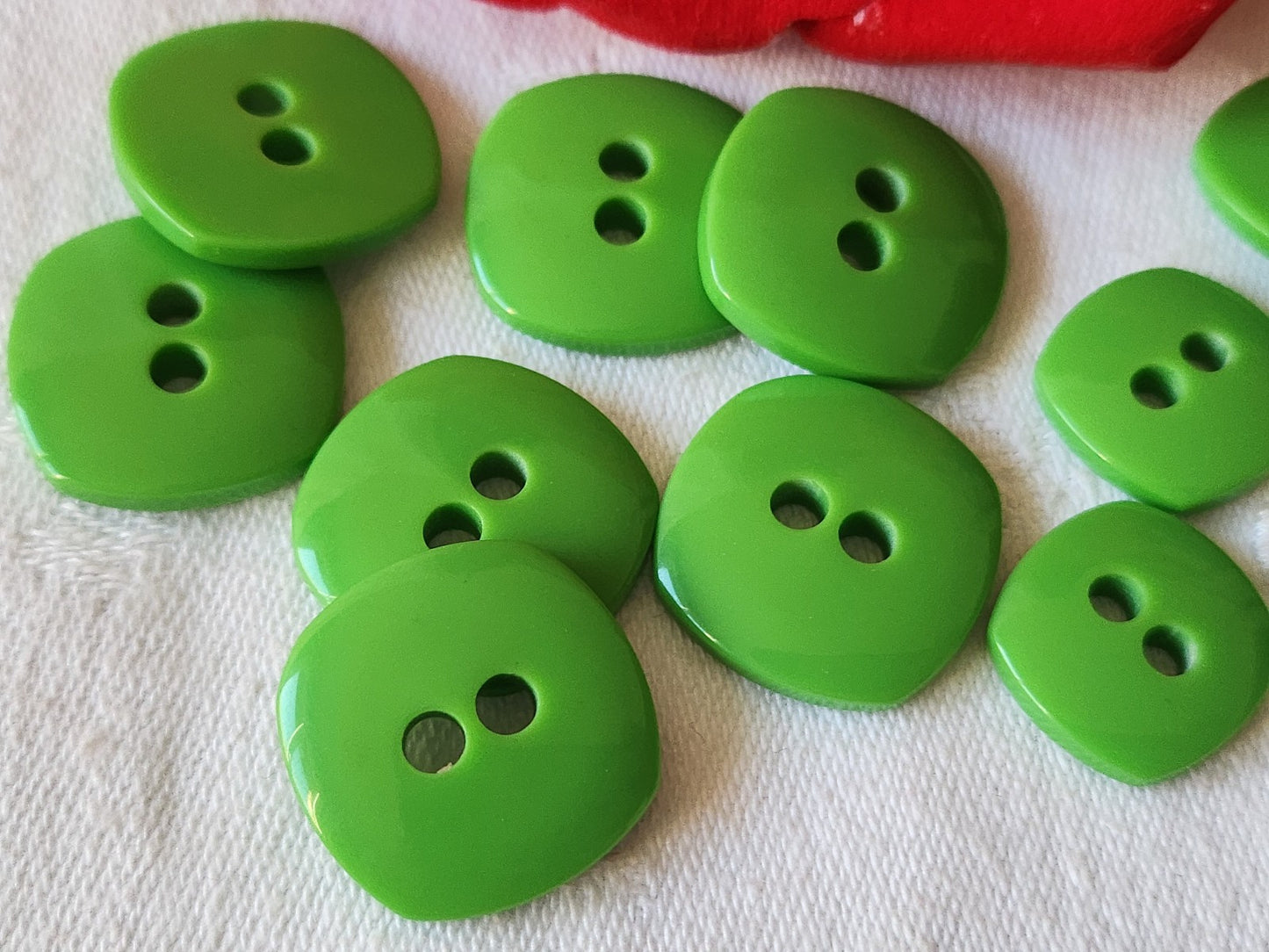 Lot 12 boutons vintage vert pomme granny panaché 1,7 et  2,1 cm ref 1921