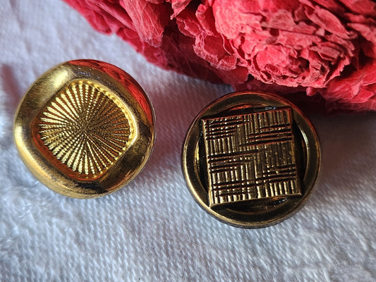 Duo boutons vintage en verre doré or travaillé diamètre 1,7 cm  D7Q