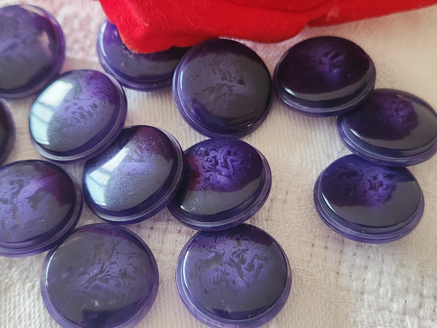 Lot 12 boutons vintage violet  veiné  pied transparent diamètre 1,7 cm ref 6413